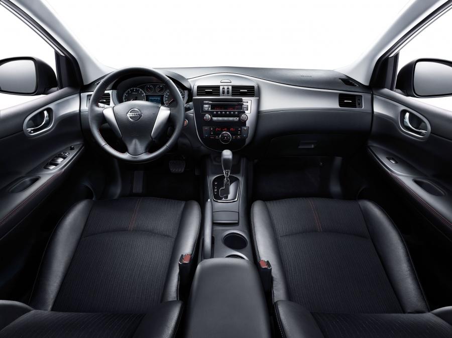  Nissan Tiida 2012 года  (фото 9 из 10)